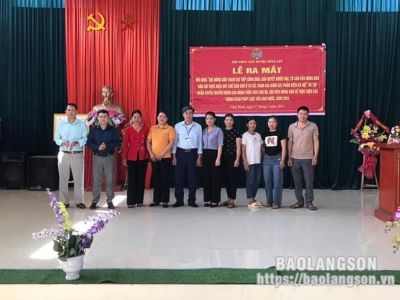 Ra mắt Câu lạc bộ Nông dân với pháp luật cấp thôn đầu tiên của huyện Đình Lập