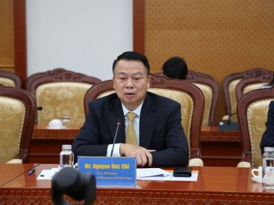 Thứ trưởng Bộ Tài chính Nguyễn Đức Chi tiếp Chủ tịch Tập đoàn Standard Chartered