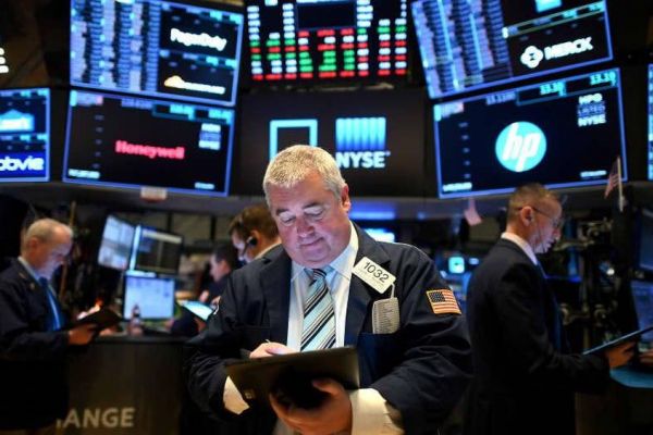 Chứng khoán Mỹ lại phá kỷ lục, Dow Jones tăng hơn 100 điểm