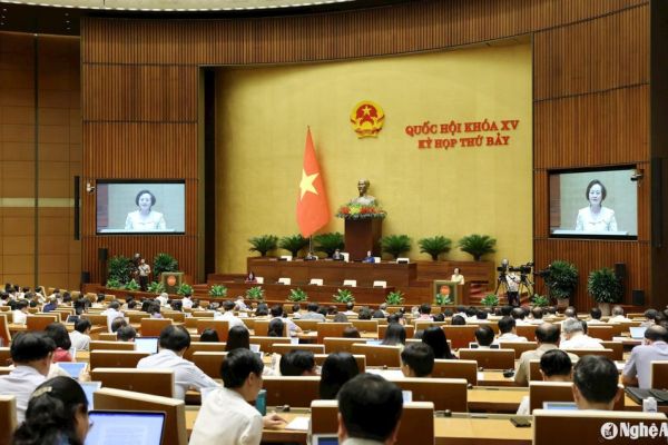 Đoàn đại biểu Quốc hội Nghệ An thảo luận các nội dung cải cách tiền lương