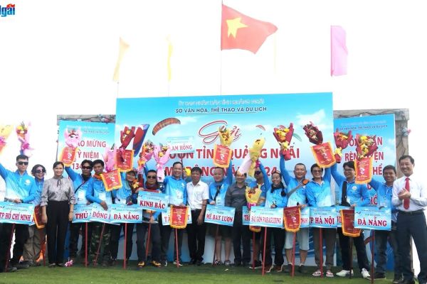 Gần 60 vận động viên tranh tài tại Giải Dù lượn tỉnh Quảng Ngãi