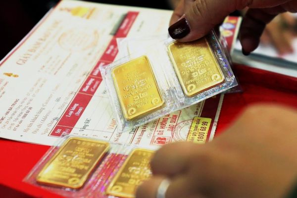Giá vàng giảm gần 10 triệu đồng/lượng trong nửa tháng