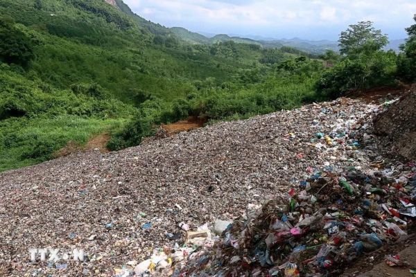 Hòa Bình: Bãi rác ở huyện Tân Lạc gây ô nhiễm môi trường nghiêm trọng