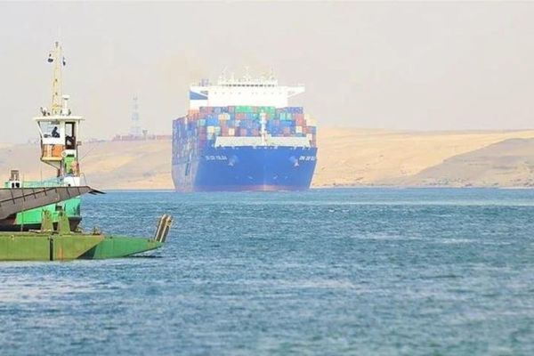 Kênh đào Suez thiệt hại nặng do căng thẳng ở khu vực