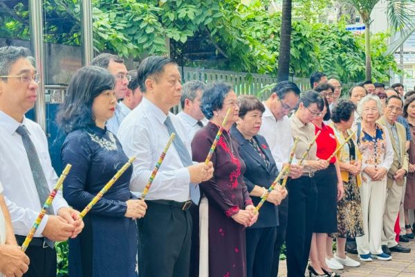 Lễ tưởng niệm 40 ngày mất giáo sư, bác sĩ Nguyễn Văn Thủ