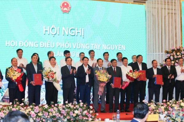 Phó Thủ tướng Trần Lưu Quang chủ trì trao quyết định Quy hoạch vùng Tây Nguyên