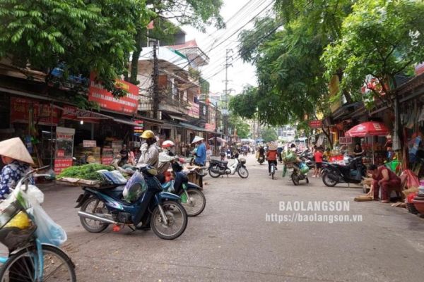 Thành phố Lạng Sơn: Vẫn tiếp diễn lấn chiếm lòng đường, vỉa hè