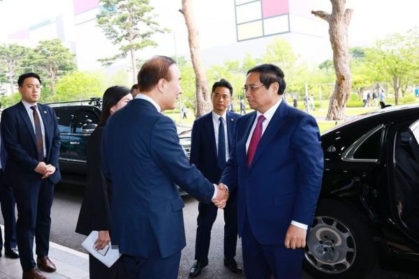 Thủ tướng khuyến khích Samsung và các doanh nghiệp Hàn Quốc đầu tư vào công nghệ bán dẫn, AI