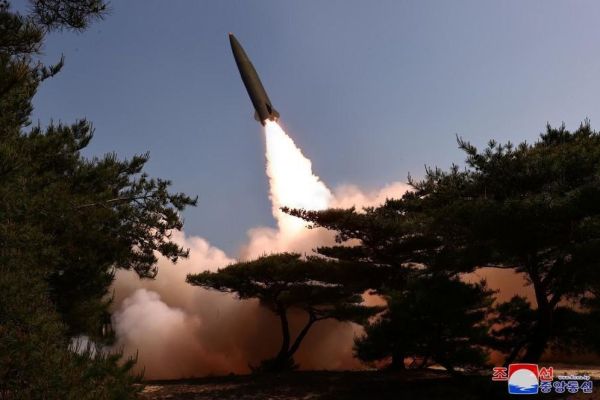 Triều Tiên tuyên bố phóng thử tên lửa đạn đạo chiến thuật bằng công nghệ dẫn đường mới