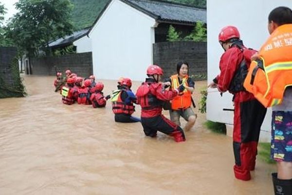 Trung Quốc: Lũ lụt nghiêm trọng tại miền Nam và miền Đông giao thông tê liệt