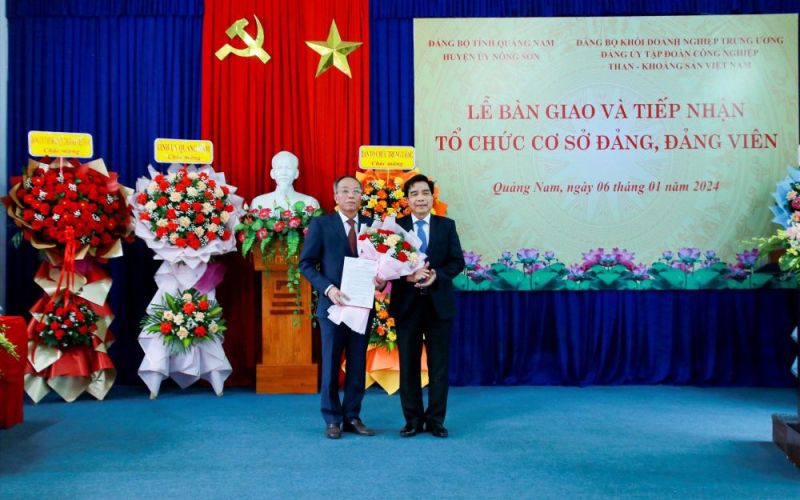Bàn giao Đảng bộ cơ sở Công ty CP Than - điện Nông Sơn về Đảng bộ Tổng Công ty Điện lực