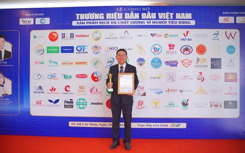 Chứng khoán KIS được vinh danh trong 10 thương hiệu dẫn đầu Việt Nam