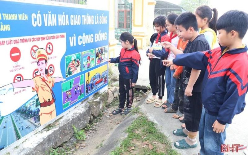 Gắn 139 pano tuyên truyền pháp luật ở Hương Sơn