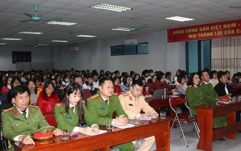 Hà Nam: Đẩy mạnh tuyên truyền phổ biến giáo dục pháp luật cho học sinh