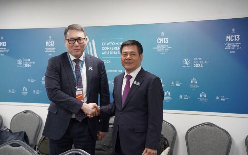 Bộ trưởng Nguyễn Hồng Diên tiếp và làm việc với Bộ trưởng Thương mại và Hội nhập Kazakhstan