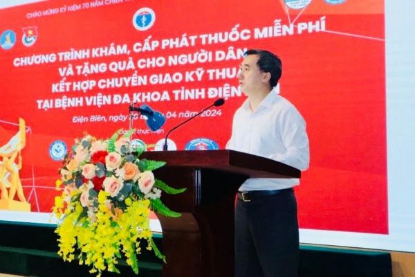 Bộ Y tế và Hội Thầy thuốc trẻ Việt Nam chăm sóc sức khỏe miễn phí, tặng quà, tri ân người dân Điện Biên