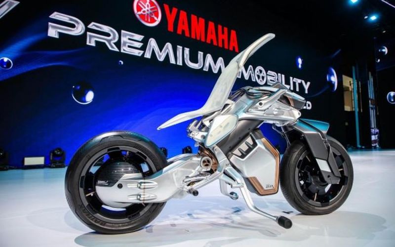 Cận cảnh xe máy tự lái Yamaha MOTOROiD2 xuất hiện tại Đông Nam Á