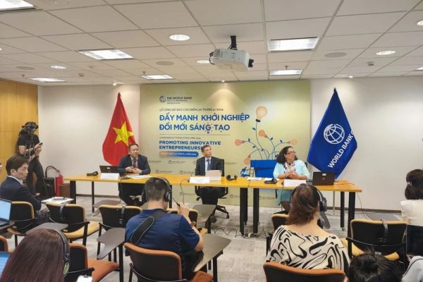 Chuyên gia Ngân hàng Thế giới: Kinh tế Việt Nam đang dần phục hồi