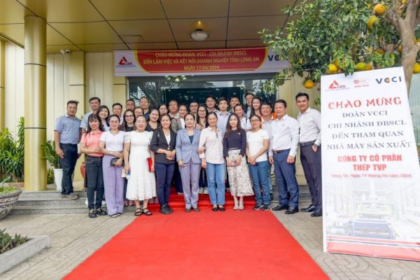 Đại biểu VCCI Chi nhánh Đồng bằng sông Cửu Long và đoàn doanh nghiệp khám phá câu chuyện thành công của Công ty Cổ phần Thép TVP