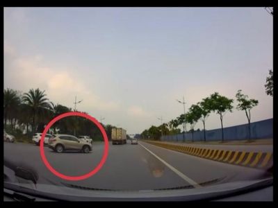 Hà Nội: tài xế xe Mazda quay đầu xe cắt qua 3 làn đường