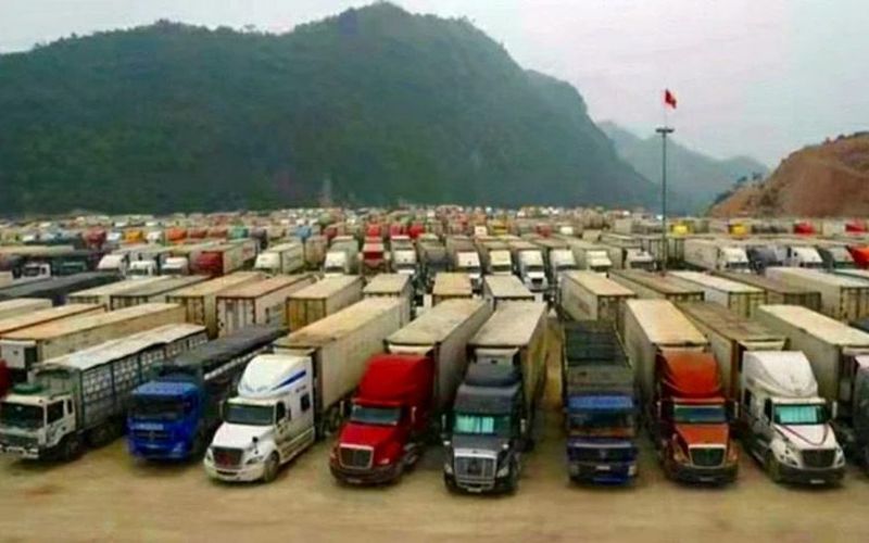 Hơn 100 phương tiện của Việt Nam bị giữ ở Trung Quốc do tranh chấp hợp đồng