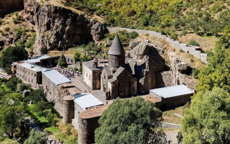 Khám phá tu viện cổ nổi tiếng nhất vùng núi Kavkaz