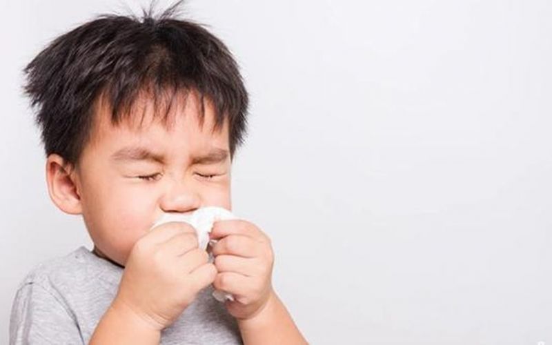 Lý do khiến trẻ dễ mắc viêm phổi trong mùa hè cha mẹ cần lưu ý