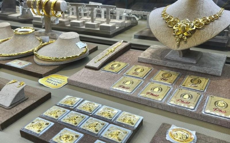 Một công ty vàng bạc tuyển mới 200 nhân viên sau cơn sốt giá vàng