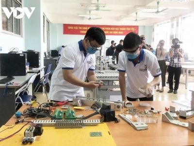 Nhân lực công nghệ cao: Việt Nam không thiếu mà là do lương chưa đủ hấp dẫn?