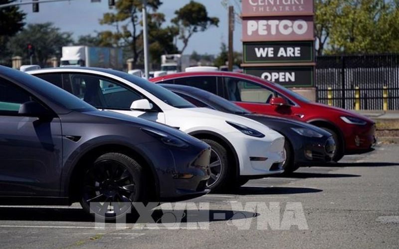 Tesla tiếp tục hạ giá bán trên thị trường toàn cầu