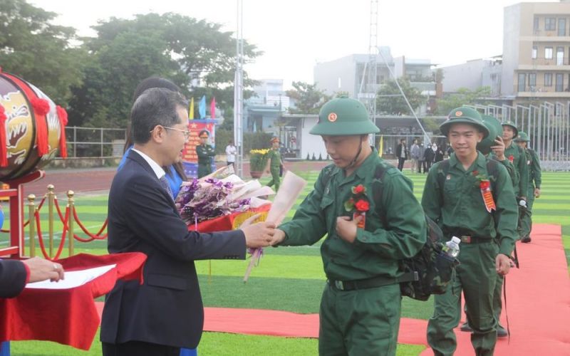Thanh niên Đà Nẵng hăng hái lên đường nhập ngũ