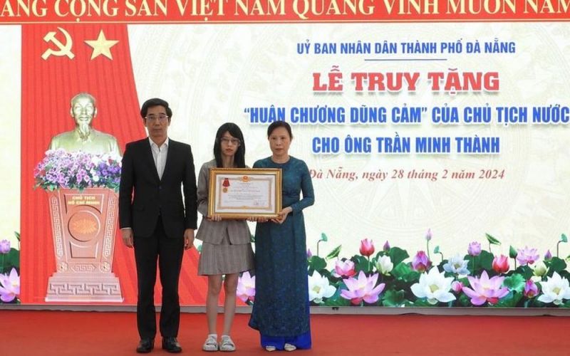 Truy tặng Huân chương Dũng cảm cho bảo vệ ngân hàng ở Đà Nẵng bị cướp đâm tử vong