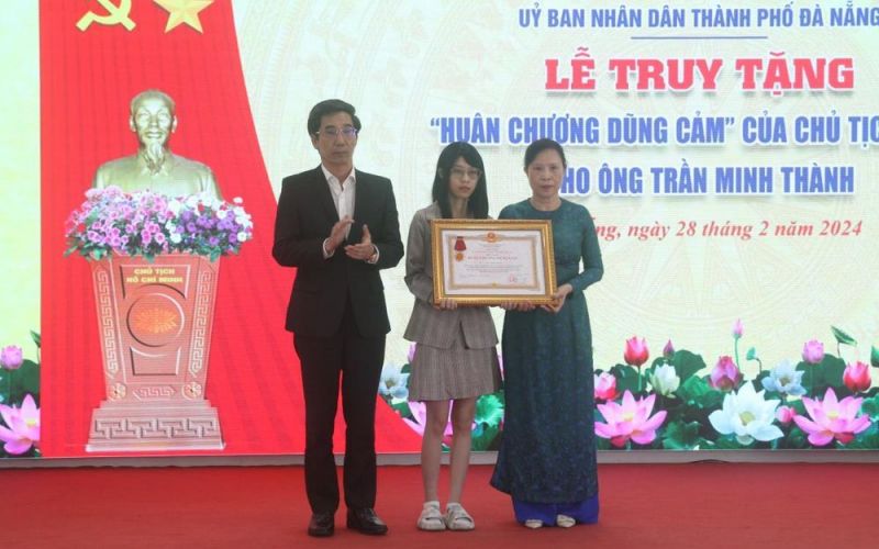 Truy tặng Huân chương dũng cảm cho nhân viên bảo vệ ngân hàng Trần Minh Thành