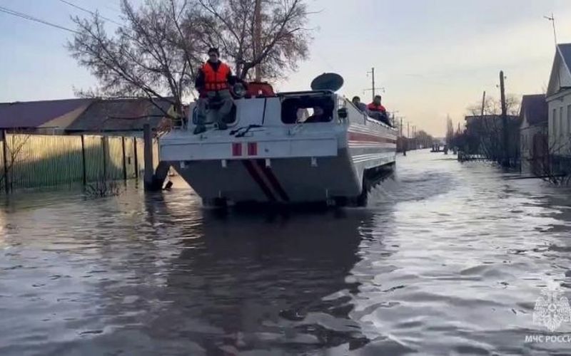 Video hàng nghìn ngôi nhà ngập lụt sau vỡ đê ở Nga