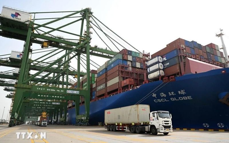 Xuất khẩu và nhập khẩu của Trung Quốc biến động mạnh hơn dự kiến